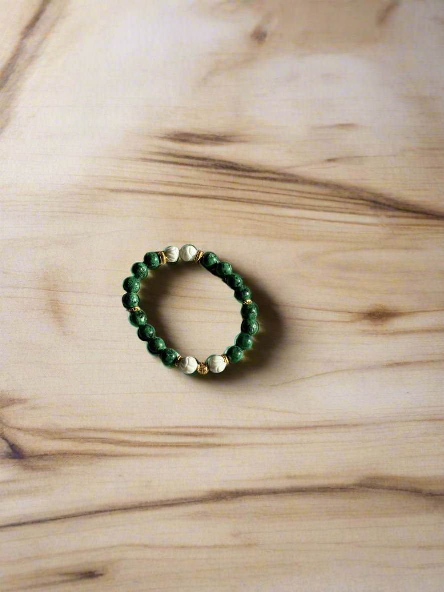 Malachite and White Jade Healing Bracelet – Handmade Gemstone Jewelry for Transformation and Balance