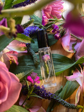 Load image into Gallery viewer, Guinevere perfume spray
