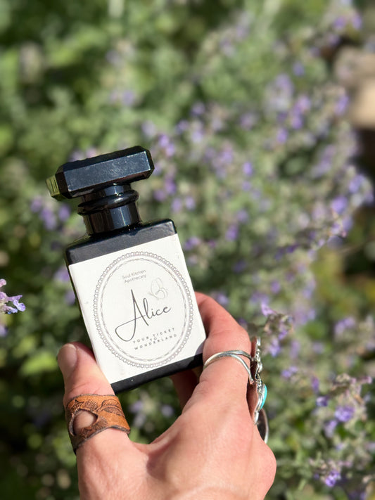 Alice Botanical Perfume – Sugar Plum + Vanilla Bean