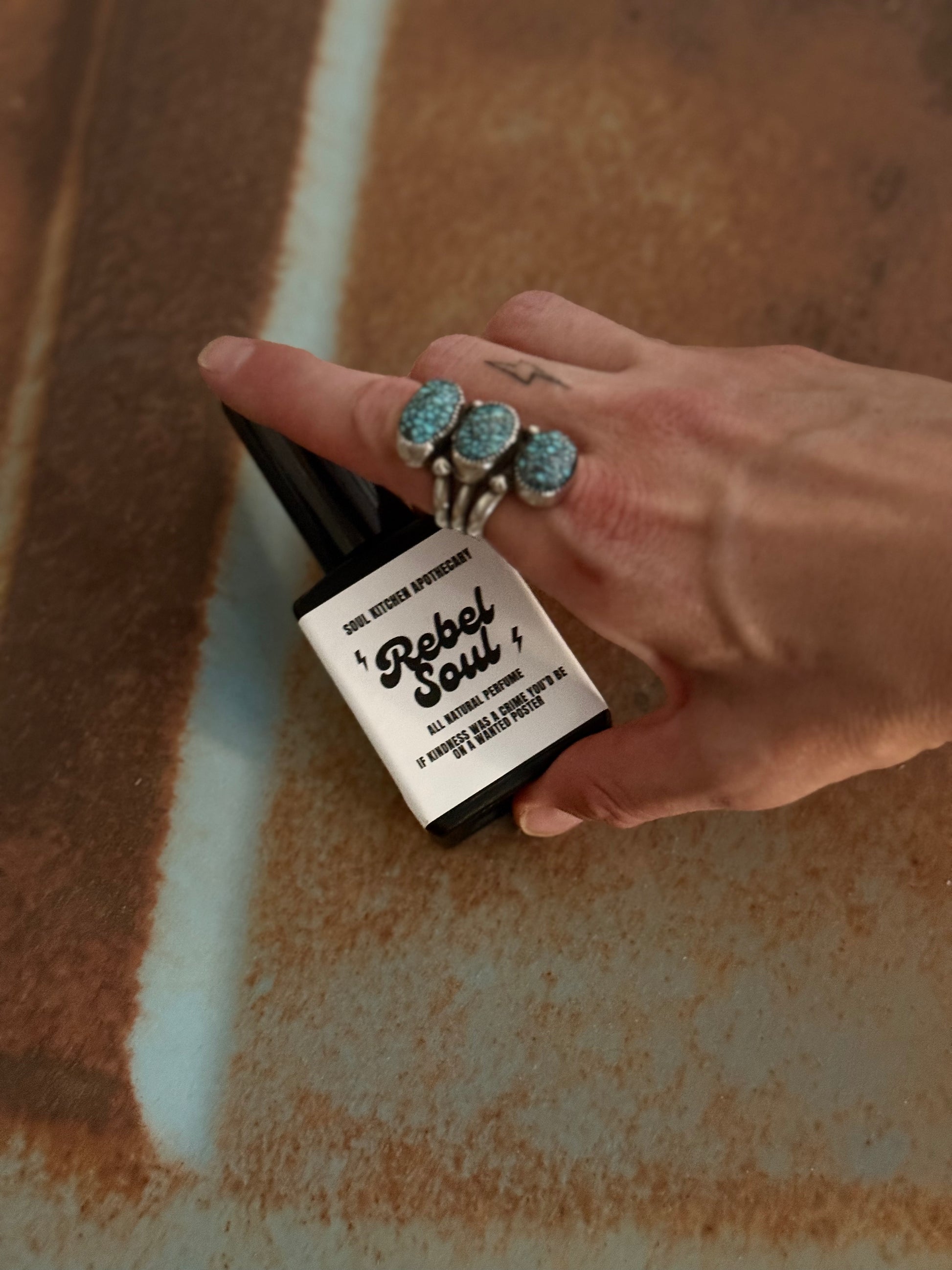 amber vanilla perfume, dossier ambery vanilla dupe, vanilla amber scent, artisan perfume, indie fragrance, warm vanilla perfume, Soul Kitchen Apothecary fragrance
